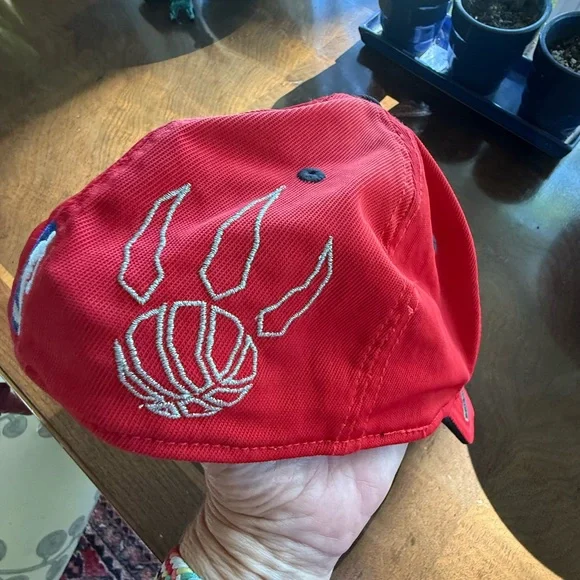 OFFICIAL NBA RED RAPTORS CAP - Picture 2 of 9